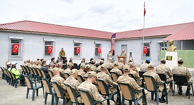 Tunceli'de 15 yıl önce PKK'lılarla çıkan çatışmada şehit olan 5 asker için anma töreni