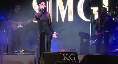 Uluslararası Adana Portakal Çiçeği Karnavalı'nda kortej yürüyüşü renkli görüntülere sahne oldu