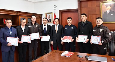 Uyuşturucu operasyonu yapan polis ve bekçilere başarı belgesi