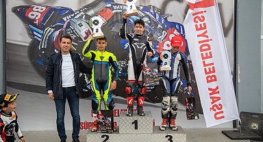 Uzay Alp Urcan, FIM MiniGP Türkiye Serisi'nde çifte zafer kazandı