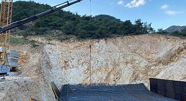 Viyadük inşaatında demir çöktü: 9 yaralı