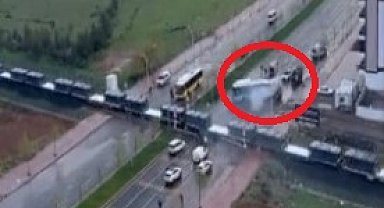 Yük treni, hemzemin geçitte belediye otobüsüne çarptı