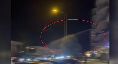 Yüksek sesle müzik açan sürücülerin araçlarına balkondan hortumla su sıktı