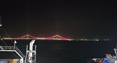 1915 Çanakkale Köprüsü sarı-kırmızı renklere büründü
