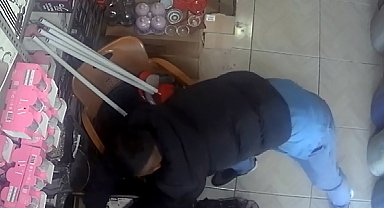 3 iş yerinden hırsızlık yaptı, 'adres sormak için girdim' dedi