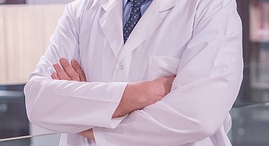 'Böbrek üstü bezini almadan tümörü temizleyebiliyoruz'