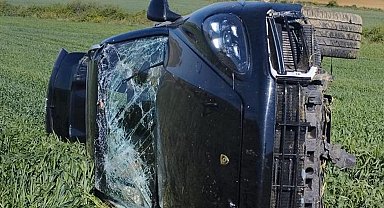 'Dur' ihtarında bulunan polise çarpıp kaçtıktan sonra kaza yaptı; saklandığı menfezde yakalandı