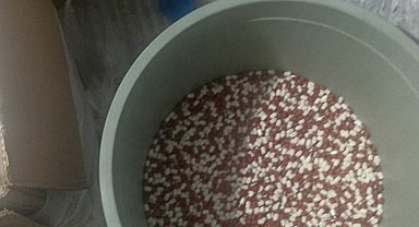 'Torbacının' zula evindeki çöp kovasında 46 bin 260 adet sentetik ecza maddesi ele geçirildi