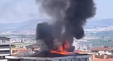 7 katlı apartmanın çatısı alev alev yandı
