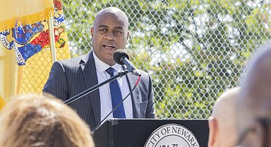 ABD'de göçmenlerin tutulduğu merkezi denetlemek isteyen belediye başkanı gözaltına alındı