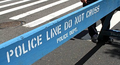 ABD'de küçük uçak yerleşim bölgesine düştü