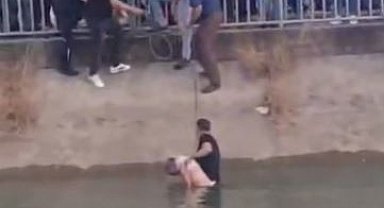 Adana'da sulama kanalında hareketsiz duran kişiyi çevredekiler kurtardı; durumu ağır