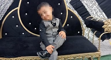 Akrabalarının nişanına giden 4 yaşındaki Enes, kamyonet kasasından düşerek öldü