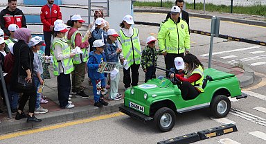 Akülü araçlarla çocuklara trafik eğitimi