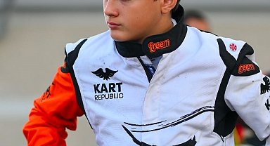 Alp Aksoy, podyum serisine devam etmek için İtalya'da