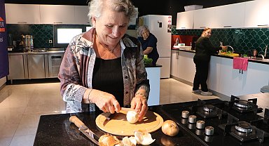 Alzheimer hastası kadınlar, Akdeniz mutfağından yöresel lezzetler sundu