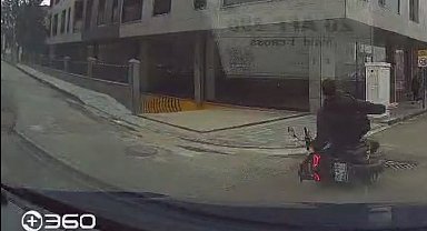 Amasya'da otomobille çarpışan motosikletli yaralandı; kaza kamerada