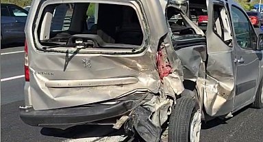 Anadolu Otoyolu Gebze geçişinde otomobille, hafif ticari araç çarpıştı; 2 yaralı