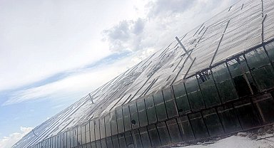 Antalya'da dolu tarım alanlarını vurdu, seralar ve ürünler zarar gördü