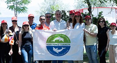 Aras Kargo Kadın Voleybol Takımı oyuncuları, kıyı temizleme etkinliğine katıldı