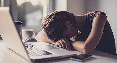 Araştırma: Uzun süre oturmak beyni küçültüyor