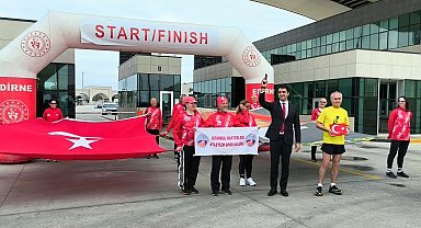 Atatürk'ün Selanik'teki evinden alınan toprak, İpsala'da törenle atletlere teslim edildi