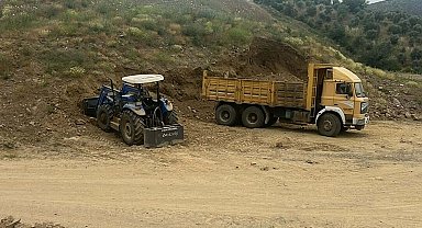 Aydın'da toprak kaydı; kepçe operatörü öldü