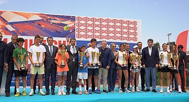 Bakan Bak: Çatışmanın olduğu dağlarda şimdi raket sesleri var