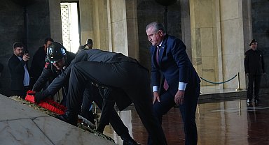 Bakan Bak, sporcu ve gençlerle Anıtkabir'i ziyaret etti