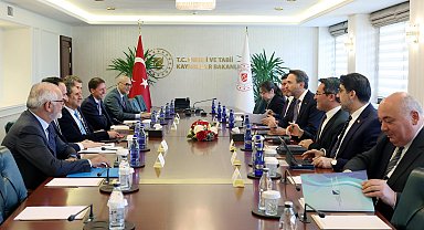 Bakan Bayraktar, IRENA Genel Direktörü La Camera ile bir araya geldi