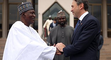 Bakan Bayraktar, Nijer Petrol Bakanı Oumarou ile görüştü