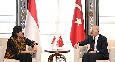 Bakan Şimşek, Endonezyalı mevkidaşı Indrawati ile buluştu