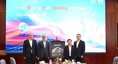 Bakan Uraloğlu, teknoloji firmalarıyla bir araya geldi