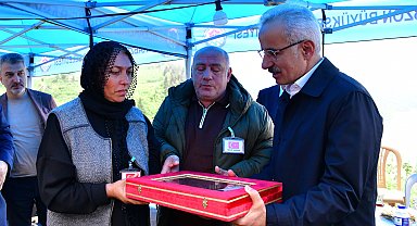 Bakan Uraloğlu'ndan şehit ailesine ziyaret