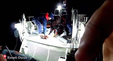 Bakan Yerlikaya, kayalıklardan düşen kişinin kurtarılma görüntülerini paylaştı