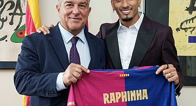 Barcelona, Raphinha'nın sözleşmesini 2028 yılına kadar uzattı