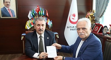 BBP Genel Başkanı Mustafa Destici kurban vekaletini Türk Kızılay'a verdi