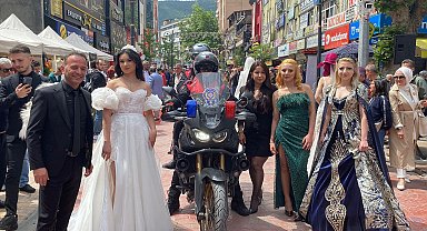 Berberler ve kuaförler festivalinde renkli görüntüler ortaya çıktı