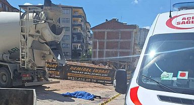 Beton mikserinin çarptığı yaya öldü