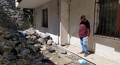 Binanın istinat duvarı çöktü, daire sahipleri ile müteahhit mahkemelik oldu