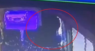 Bindiği dolmuştan ateş açıp husumetlisini vurdu; o anlar kamerada