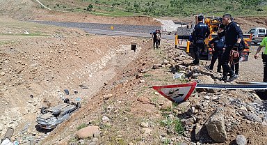 Bingöl'de otomobil dere yatağına devrildi; 7 yaralı