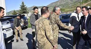 Bitlis'te polis aracı takla attı: 2 yaralı