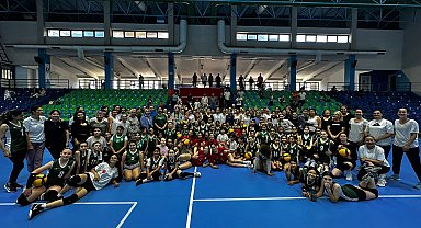 Bodrum'da anneler çocuklarıyla futbol ve voleybol oynadı