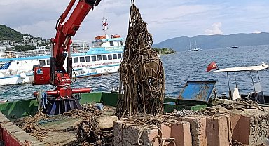 Bodrum'da deniz dibinden 130 ton katı atık çıktı