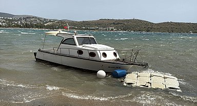 Bodrum'da fırtına; 10 tekne karaya oturdu