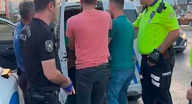 Bodrum'da makas atarak ilerleyen alkollü sürücü ile arkadaşları polise saldırdı; 3 gözaltı