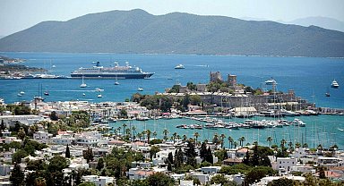 Bodrum'da yaz sezonu oda fiyatları kişi başı 43 bin, plaj ücreti ise 6 bin TL'ye kadar çıkıyor