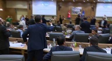 Bursa Büyükşehir Meclisi'nde grup sözcüleri arasında tartışma