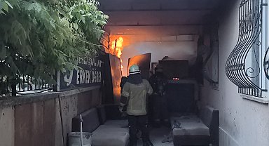 Bursa'da erkek öğrenci yurdunda yangın; 3 kişi dumandan etkilendi